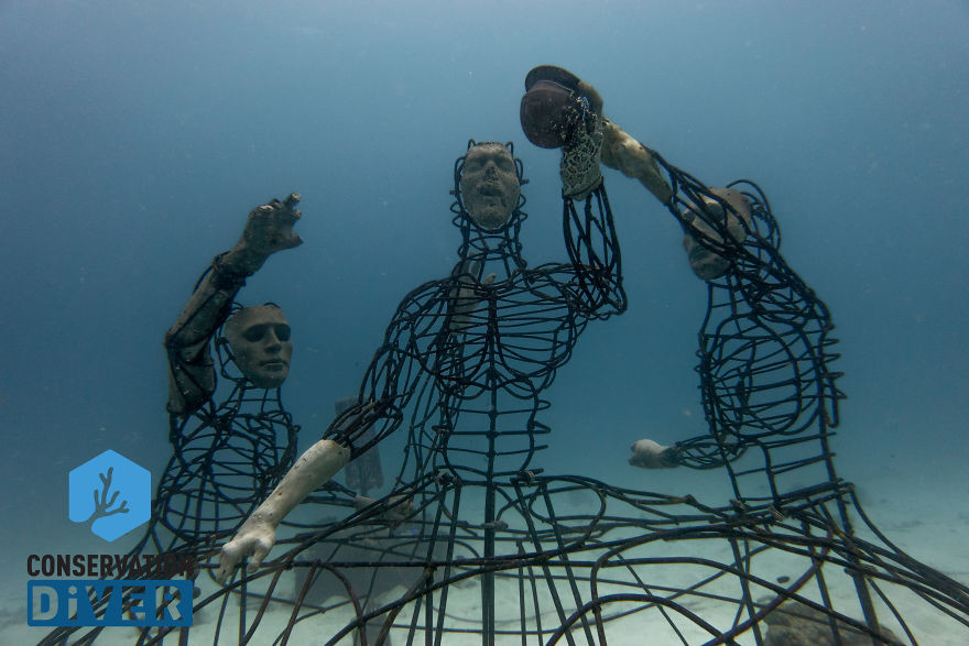 Американец смастерил подводную скульптуру для спасения кораллов. ФОТО