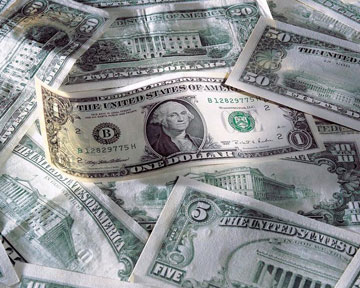 Межбанковский доллар вплотную приблизился к восьмерке