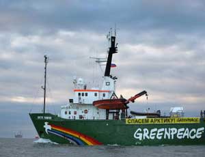 Всех активистов Greenpeace обвинили в хулиганстве