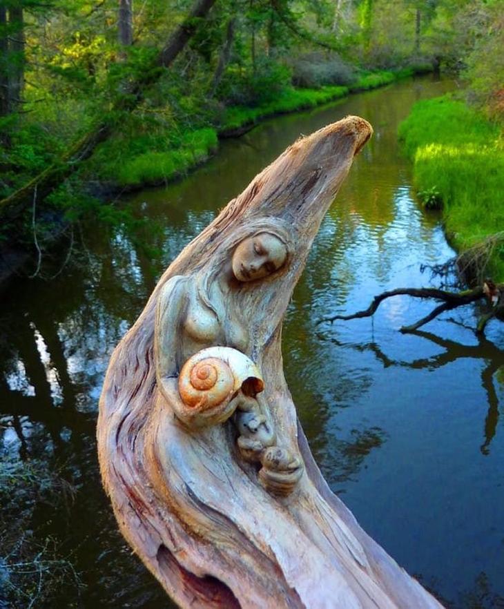 Вот так выглядят лесные феи: невероятные скульптуры из старых коряг. ФОТО