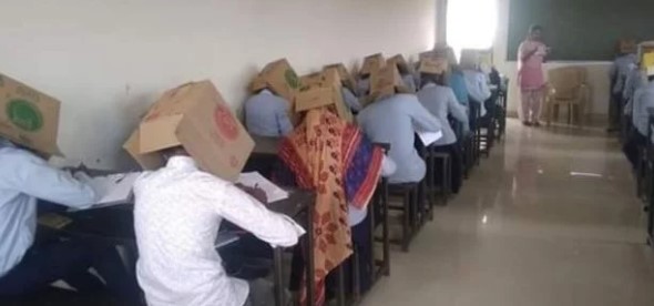 Ученики колледжа писали экзамен по химии с коробками на голове. ФОТО