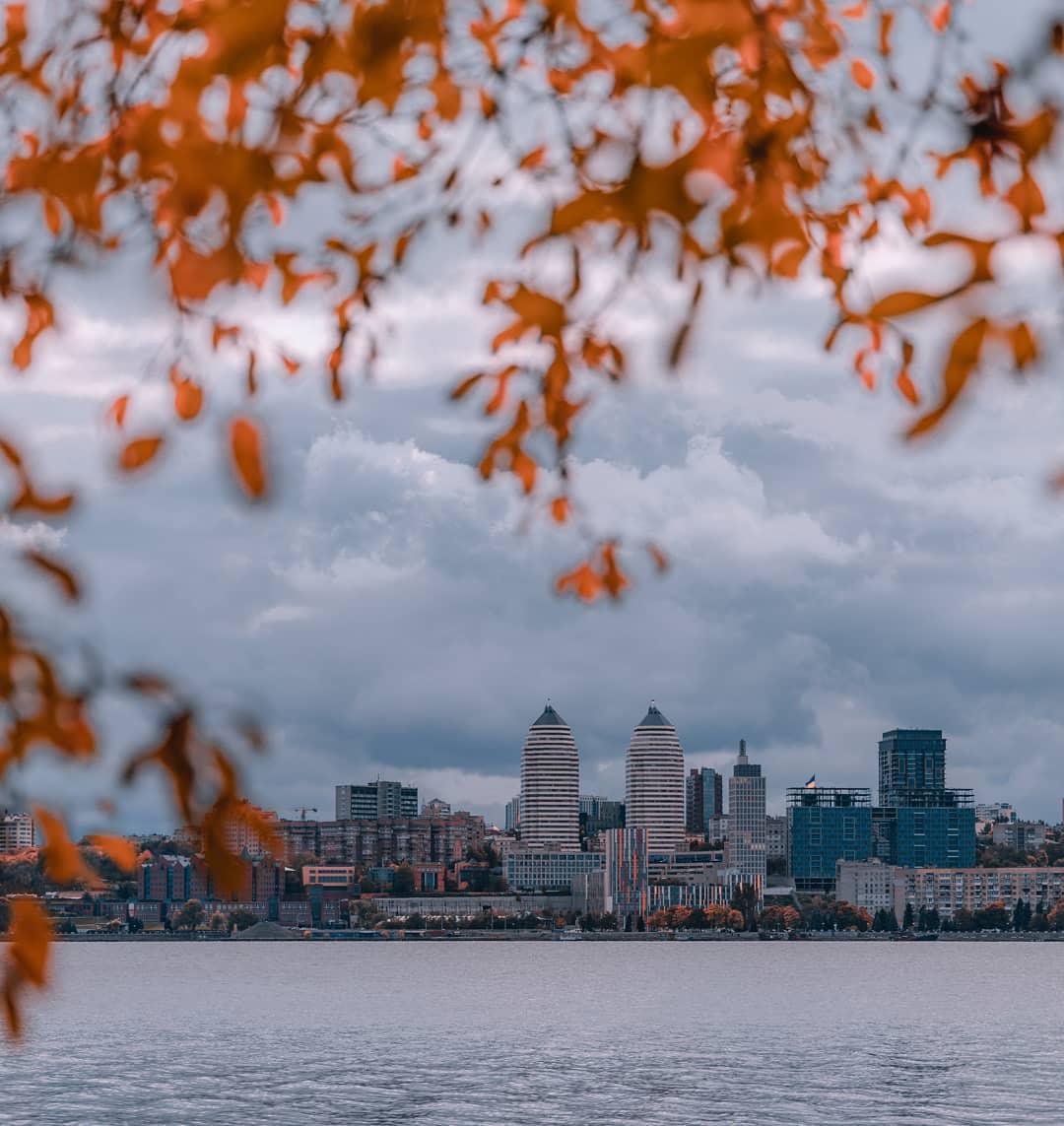 Осень, как Дементор, высасывает из города все краски. Фото: deniska_ua