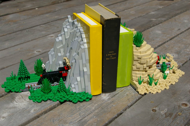 Необычные поделки из Лего, которые полезны в быту