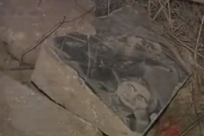 Дорогу в Баку выложили могильными плитами