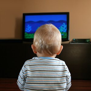 Телевизор раздавил трехлетнего малыша, когда тот пытался достать пульт 