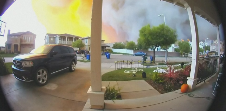 В Калифорнии из-за пожаров эвакуируют 180 тысяч людей. ВИДЕО