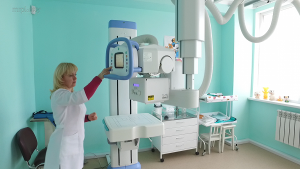 В Мариуполе в детской поликлинике работает единственный в Украине робот-рентген. ВИДЕО