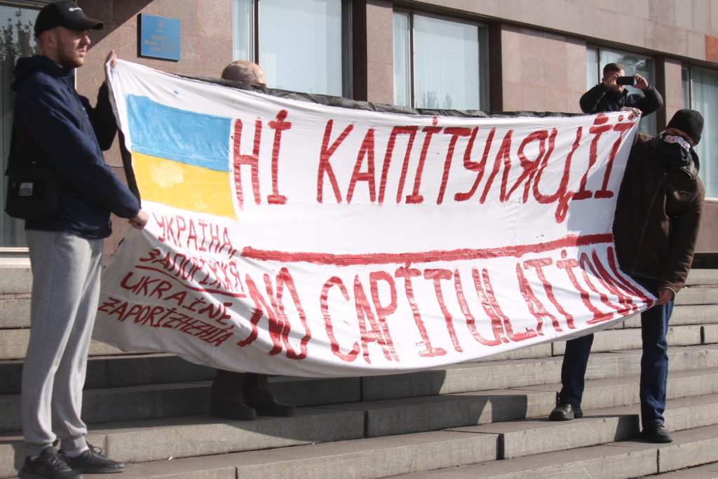 В центре Запорожья протестовали против капитуляции и формулы Штайнмайера. ФОТО