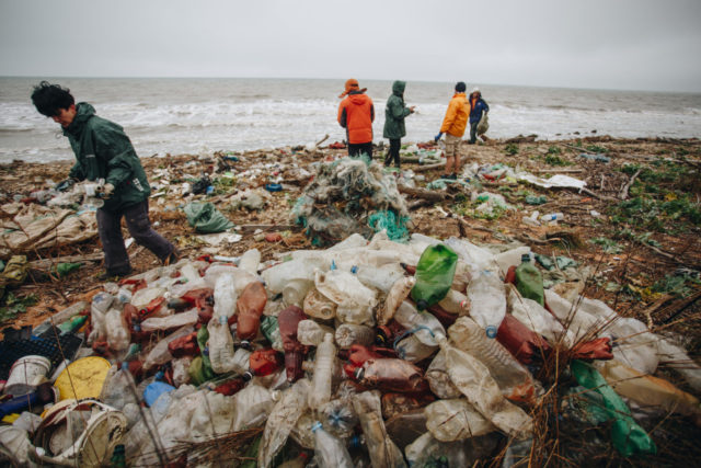 Определены бренды-лидеры по загрязнению Земли пластиком. ВИДЕО