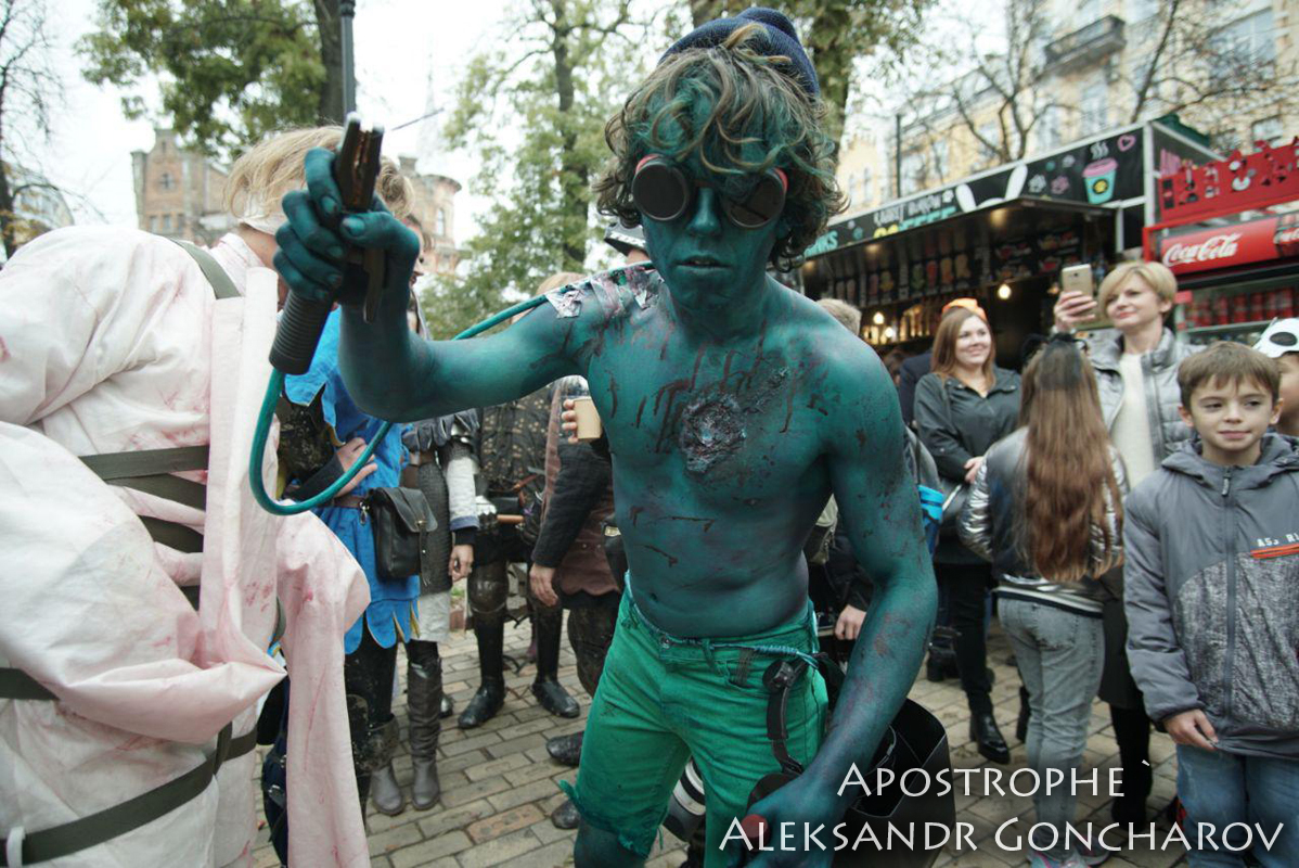 В Киеве накануне Хэллоуина прошел парад зомби. ФОТО