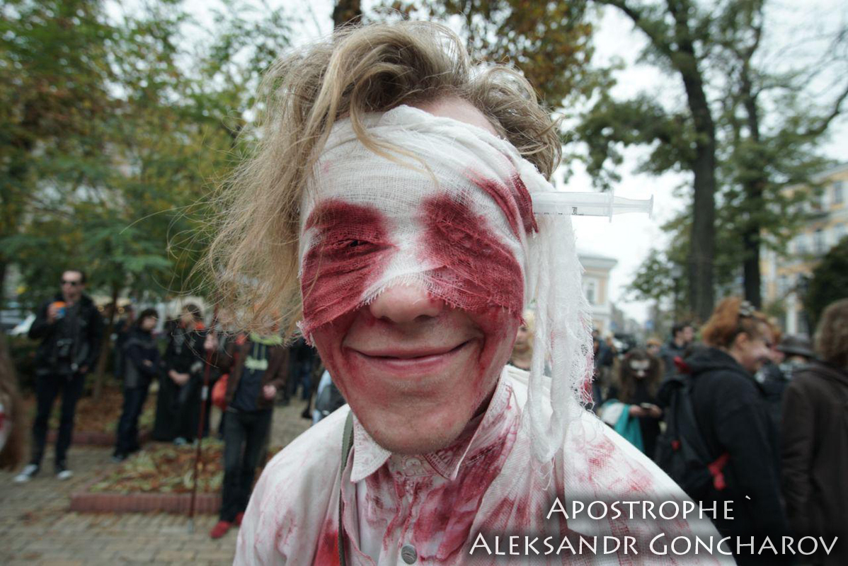 В Киеве накануне Хэллоуина прошел парад зомби. ФОТО