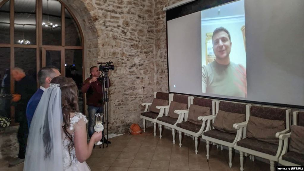 Освобожденный из российского плена украинский моряк женился: яркие фото со свадьбы