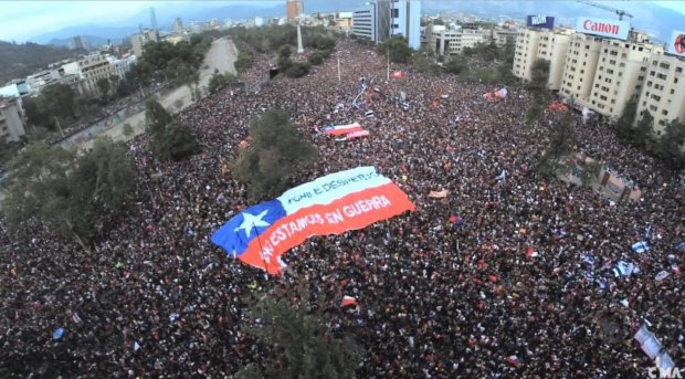 Более миллиона людей вышло на протесты в Чили. ФОТО