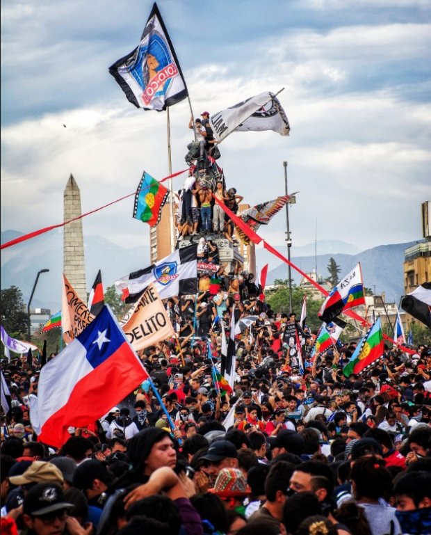 Более миллиона людей вышло на протесты в Чили. ФОТО