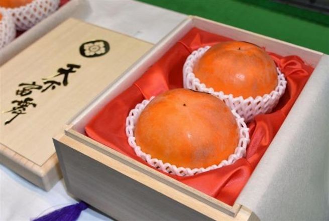В Японии две хурмы элитного сорта продали за $5 тысяч. ФОТО