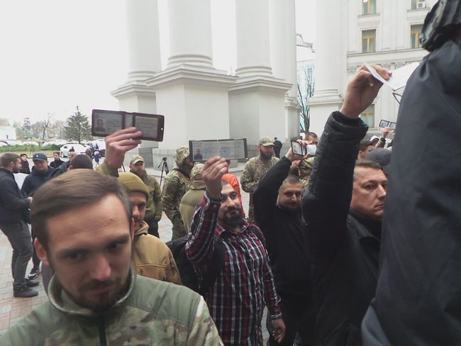 Защита Украины – не терроризм: под МИД прошла акция в поддержку полка Азов 08