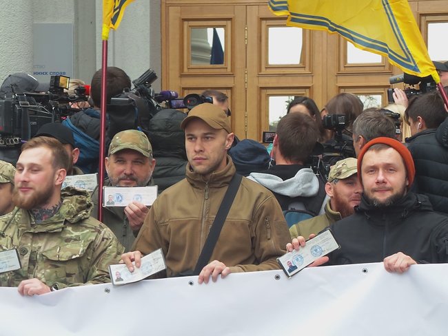 Защита Украины – не терроризм: под МИД прошла акция в поддержку полка Азов 10