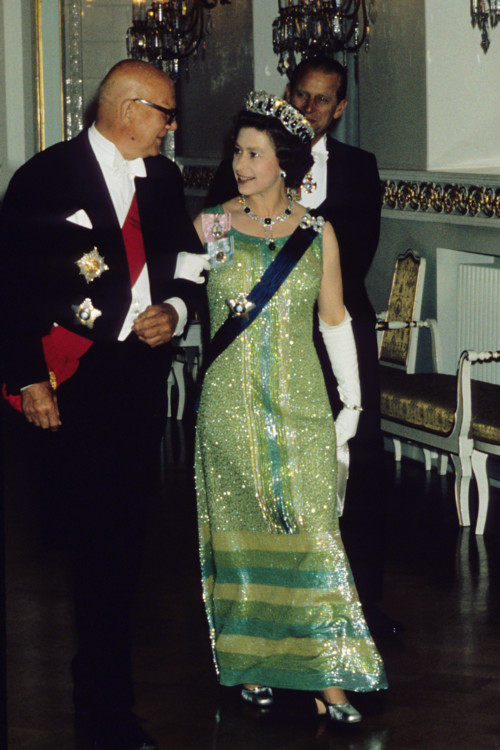 Елизавета II во время встречи с президентом Финляндии Урхо Кекконеном в 1976 году