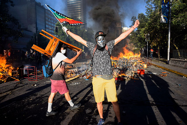 Беспорядки в Чили: протест, переросший в погромы. ФОТО