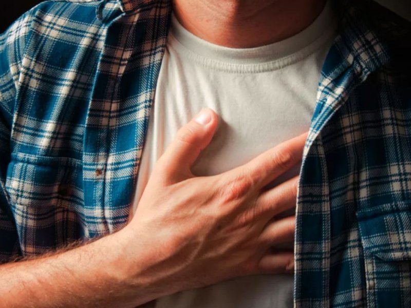 Боль в груди: как определить у себя стенокардию