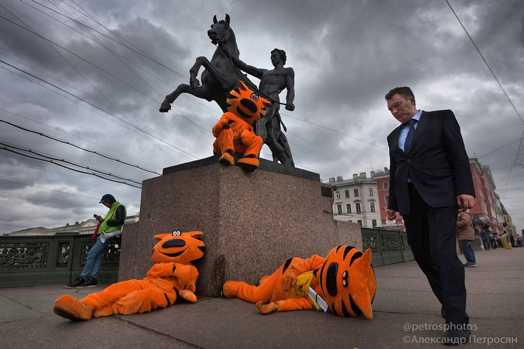 20 невероятных работ российского фотографа, которые как нельзя точно передают колорит  улиц. ФОТО