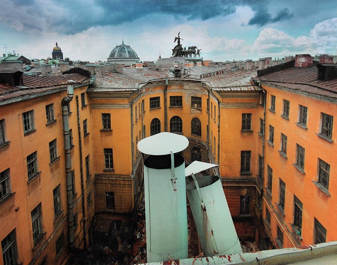 20 невероятных работ российского фотографа, которые как нельзя точно передают колорит улиц. ФОТО
