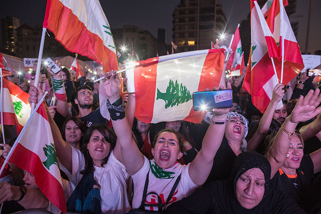 Акции протеста, поддержки и отчаяния в Ливане. ФОТО
