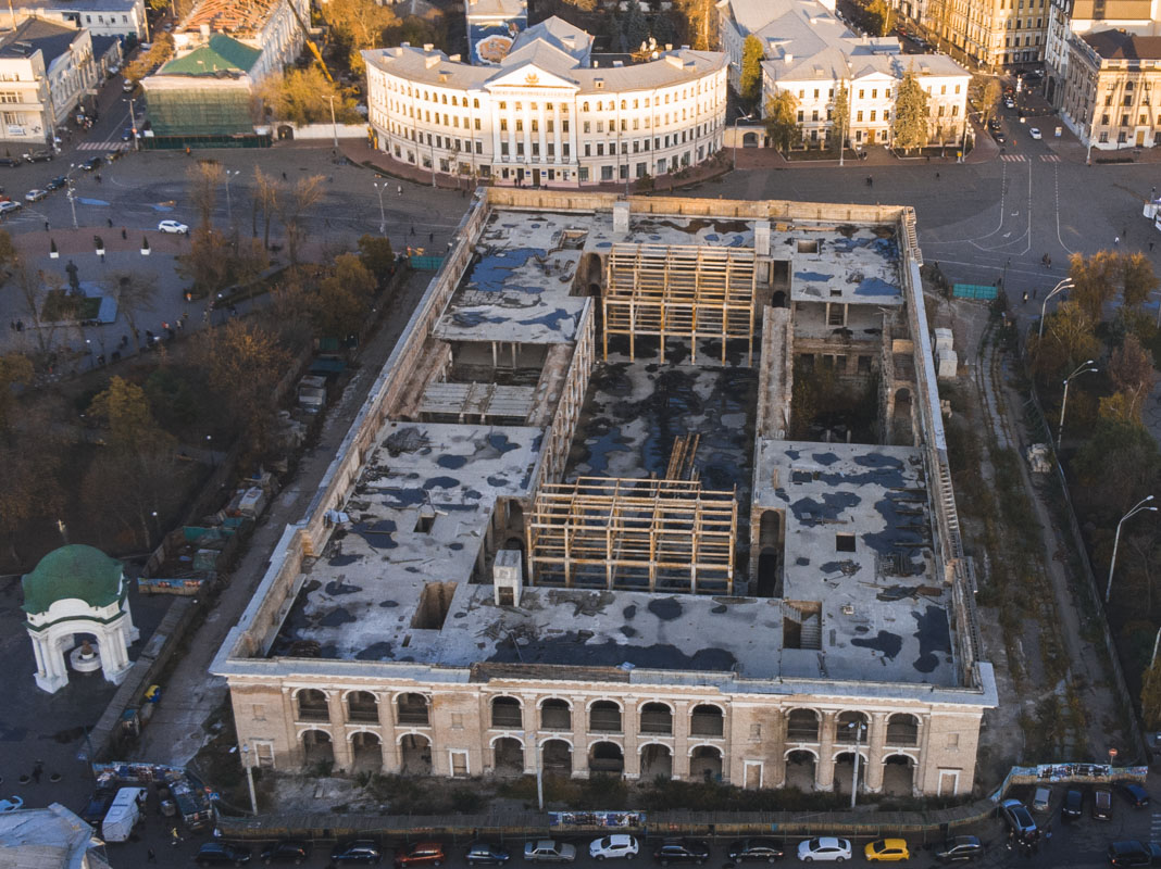 В Киеве на Подоле есть всем известное здание, которое вызывает больше вопросов, чем ответов