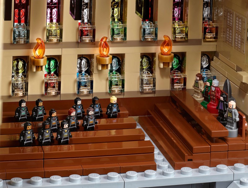 Сказочный замок Хогвартс из 6000 деталей LEGO
