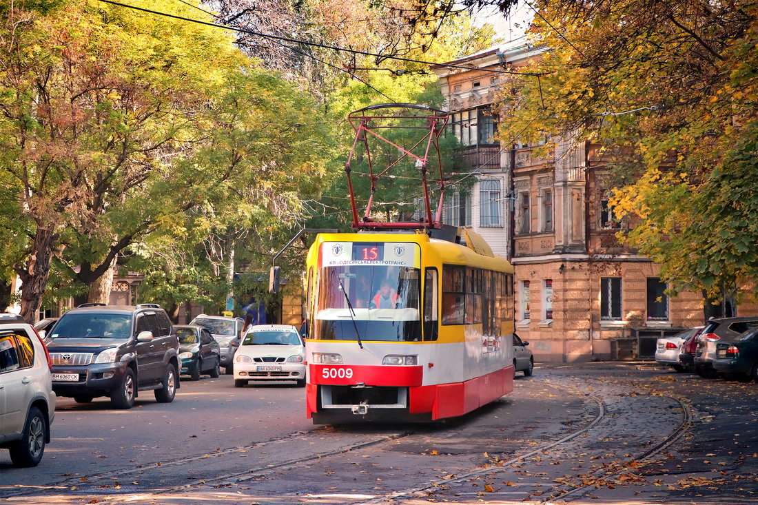 Одна из самых старых линий трамвая Одессы в Лютеранском переулке. ФОТО