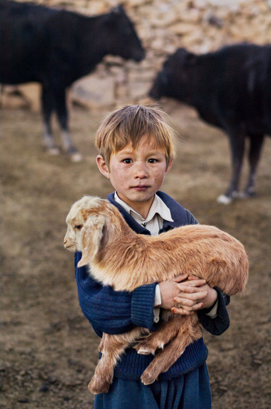Фотограф показывает взаимоотношения между людьми и животными. ФОТО