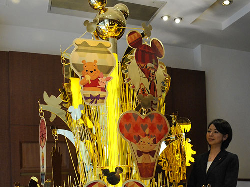 В Токио предлагают купить новогоднюю ёлку из золота за 5 млн долларов 