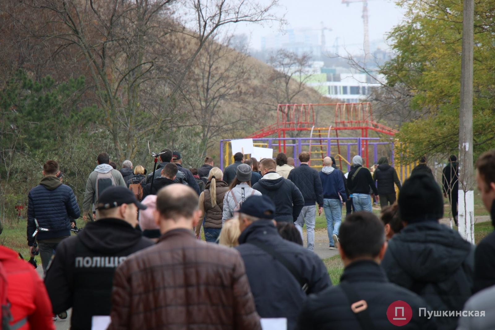 «Тут должен быть парк»: одесситы провели рейд по стройкам на склонах Большого Фонтана. ФОТО