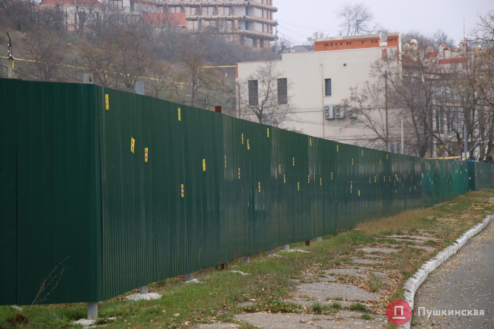 «Тут должен быть парк»: одесситы провели рейд по стройкам на склонах Большого Фонтана. ФОТО