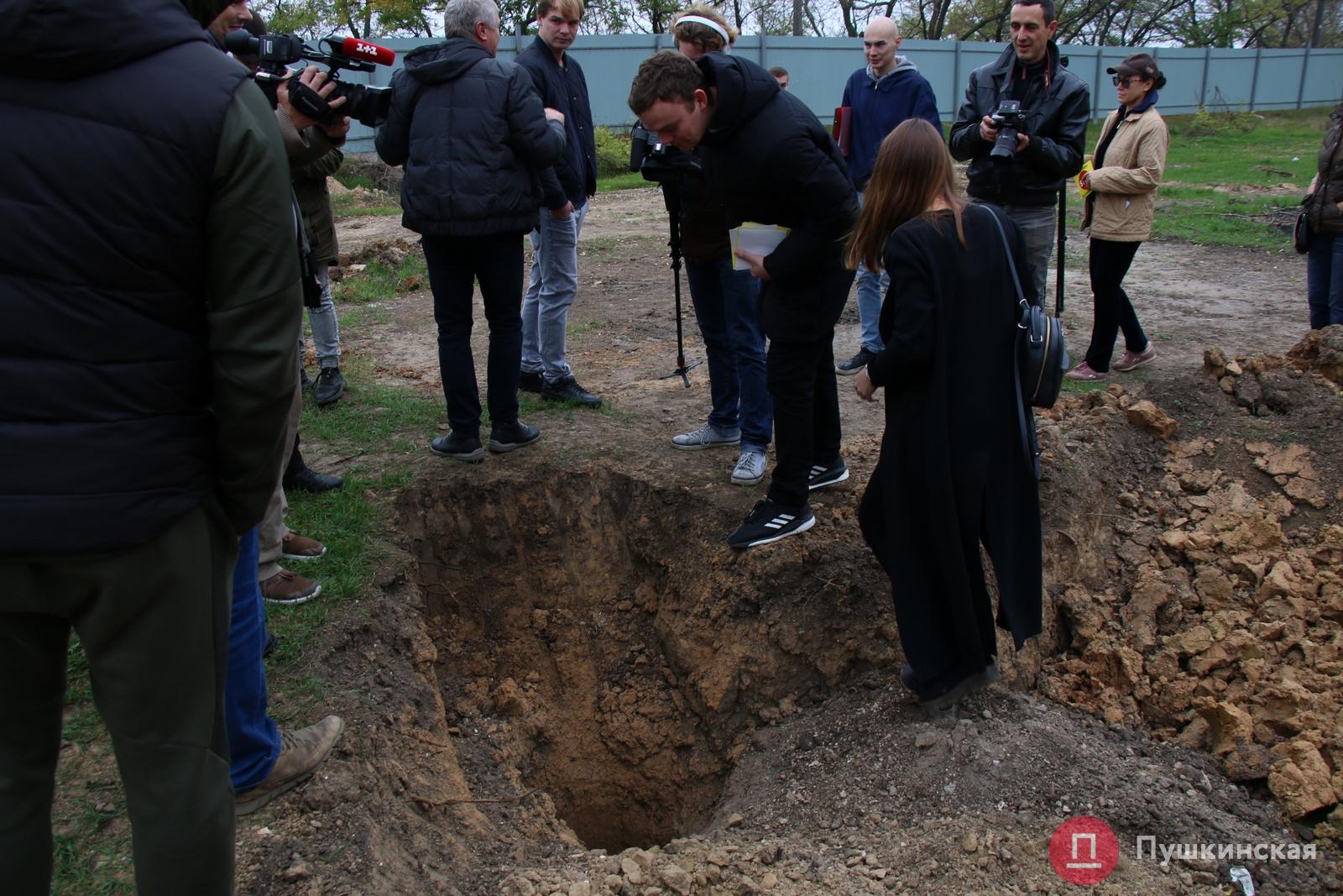 «Тут должен быть парк»: одесситы провели рейд по стройкам на склонах Большого Фонтана. ФОТО