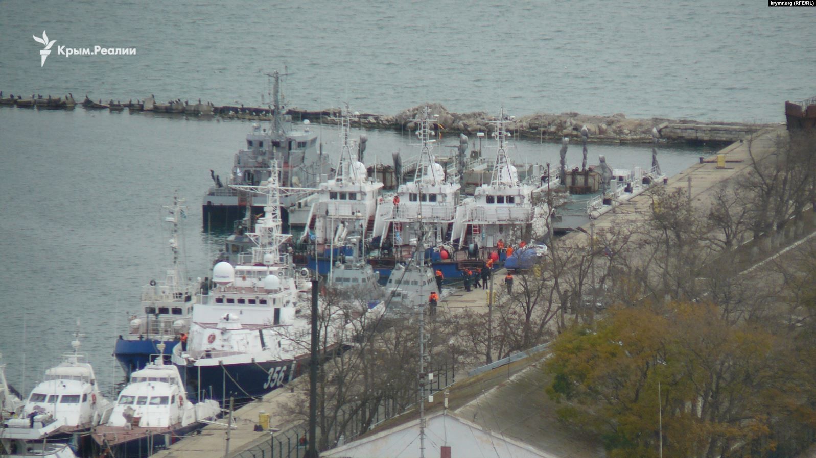 Как украинские корабли на буксире ведут из Керчи в Одессу. ФОТО