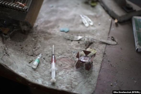 Разруха и наркотики: Как выглядит село в районе разведения, откуда обстреливают позиции ВСУ. ФОТО