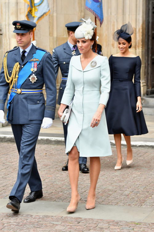 Герцогиня Кэтрин в Alexander McQueen на праздничной службе в Букингемском дворце