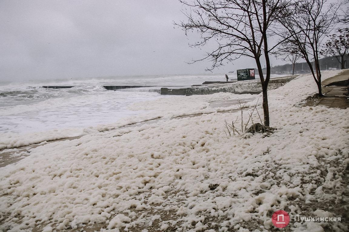 И грянул шторм: вскипевшее море в ярком фоторепортаже. ФОТО