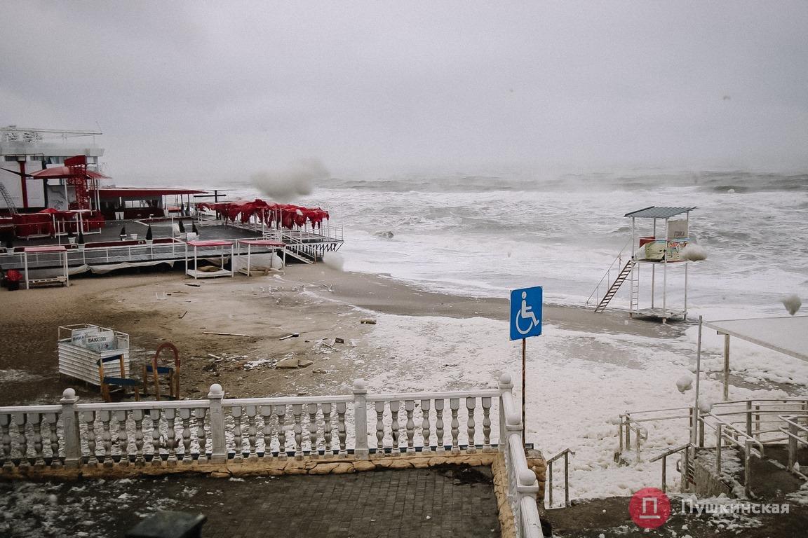 И грянул шторм: вскипевшее море в ярком фоторепортаже. ФОТО