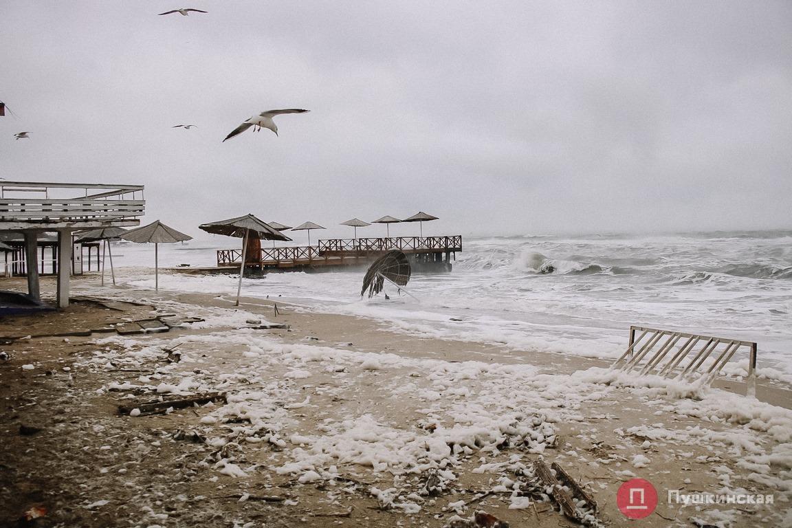 И грянул шторм: вскипевшее море в ярком фоторепортаже. ФОТО