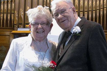 Влюбленные поженились спустя 75 лет после первого поцелуя 
