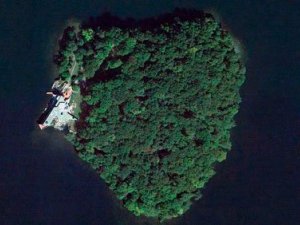 Анджелина Джоли подарит Брэду Питту на 50-летие остров в форме сердца