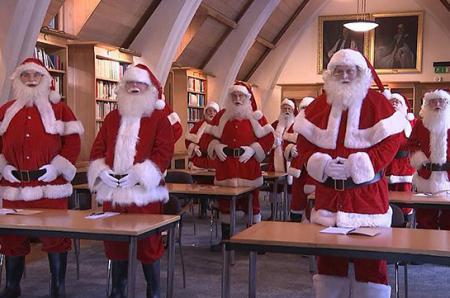 В Великобритании началась рождественская лихорадка: в стране не хватает Санта-Клаусов