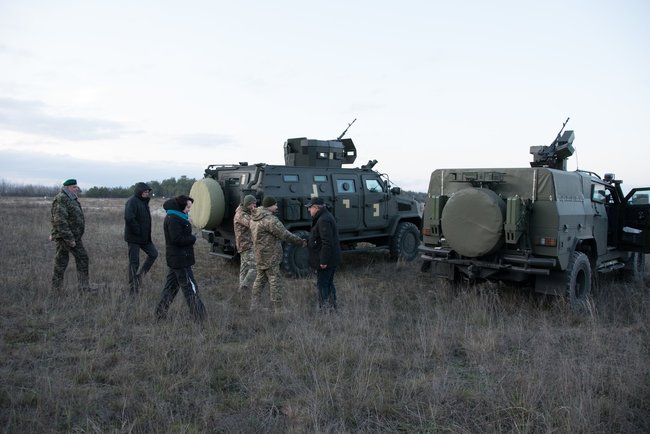 В учебном центре Десна прошли испытания бронеавтомобилей Козак-2М1 и Новатор 04
