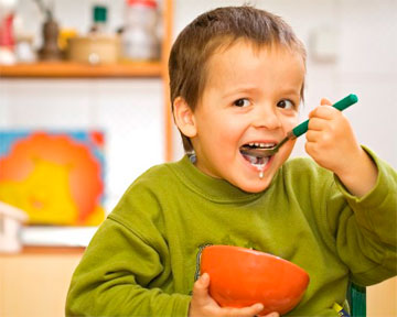 Маленькие тарелки уберегут детей от переедания