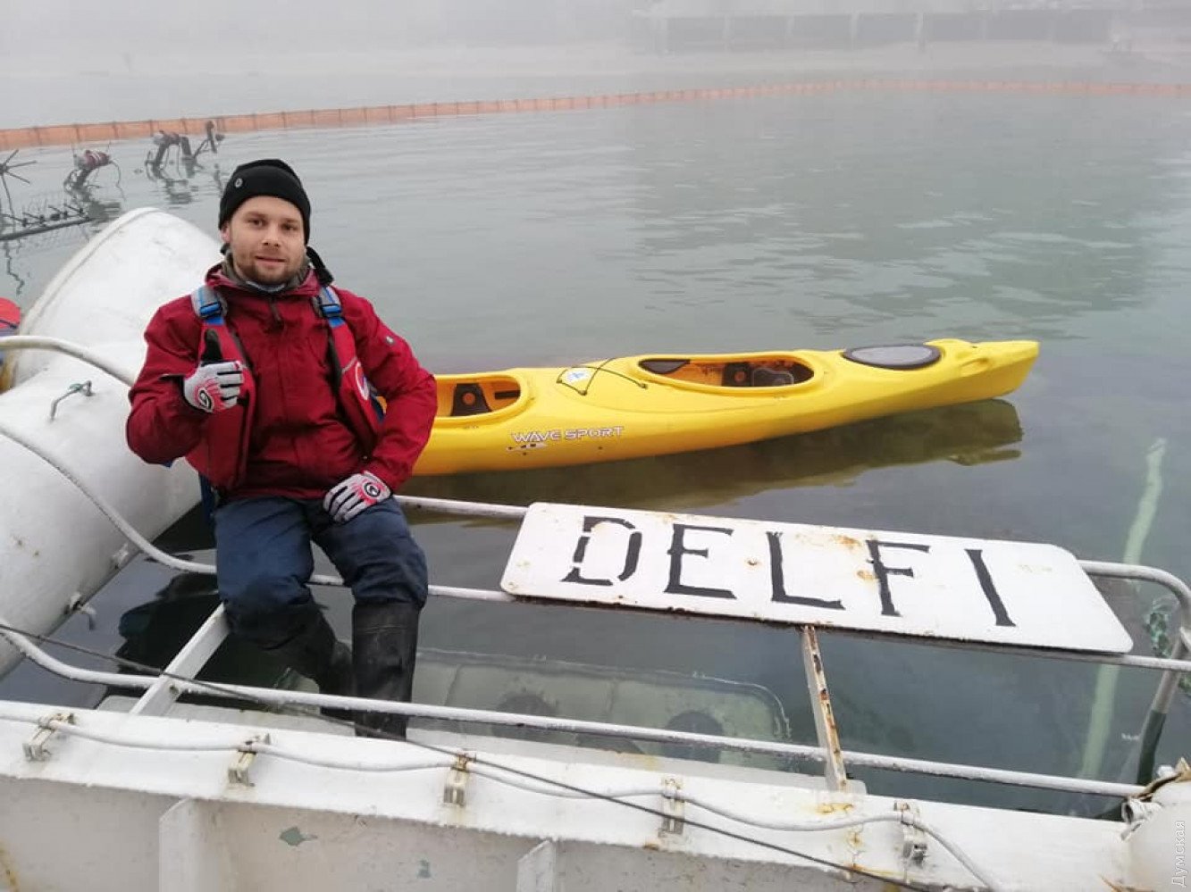 Одесский экстремал доплыл до затонувшего танкера «Делфи» и сделал фото вблизи. ФОТО