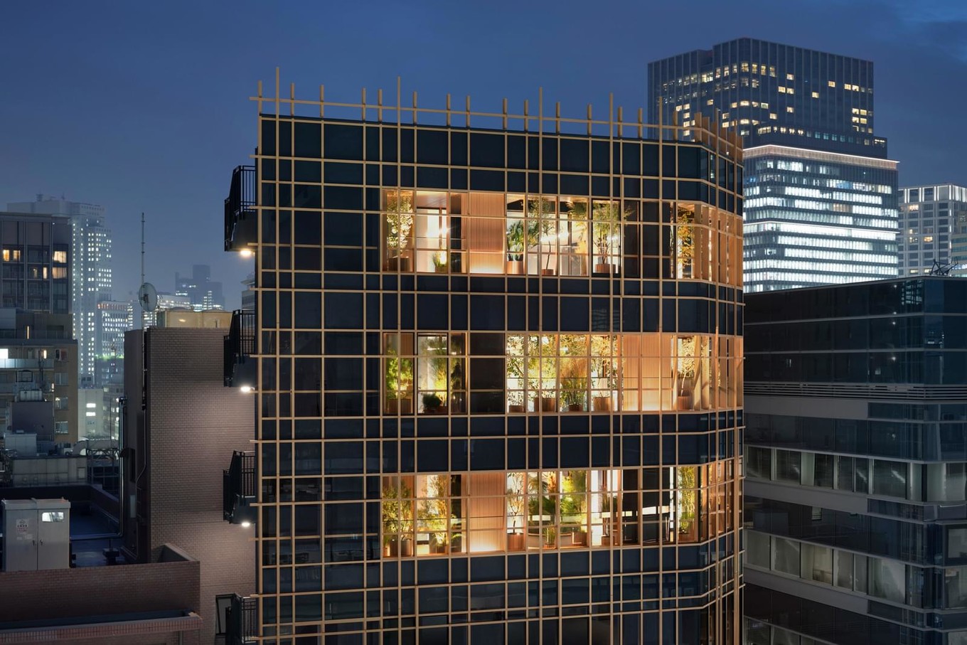 Необычное офисное здание в Токио