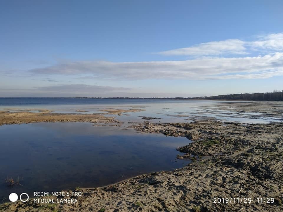 Экологи бьют тревогу: знаменитое украинское озеро почти обмелело. ФОТО