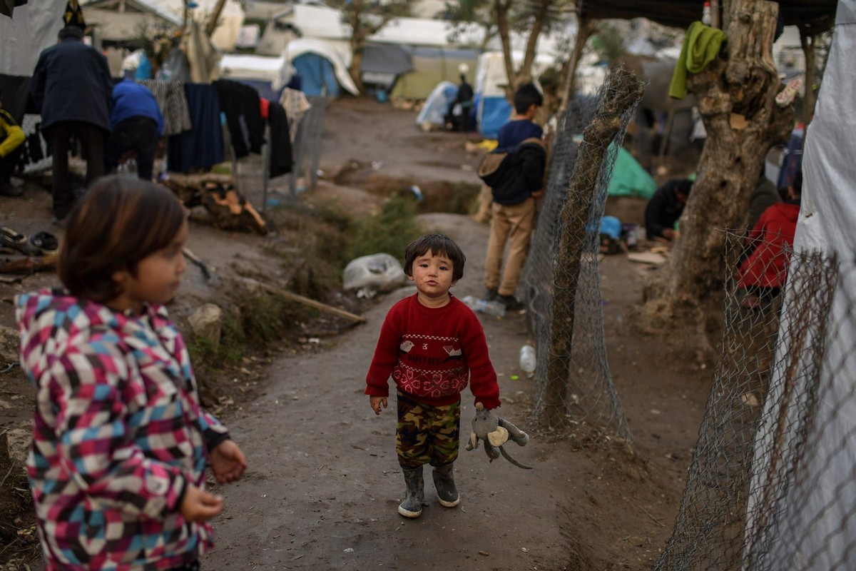 Жизнь мигрантов в греческом импровизированном лагере